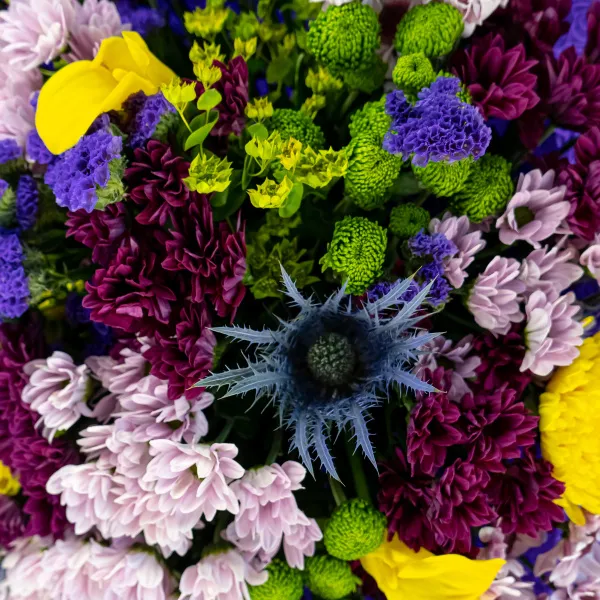 Букет из хризантем микс и роз микс