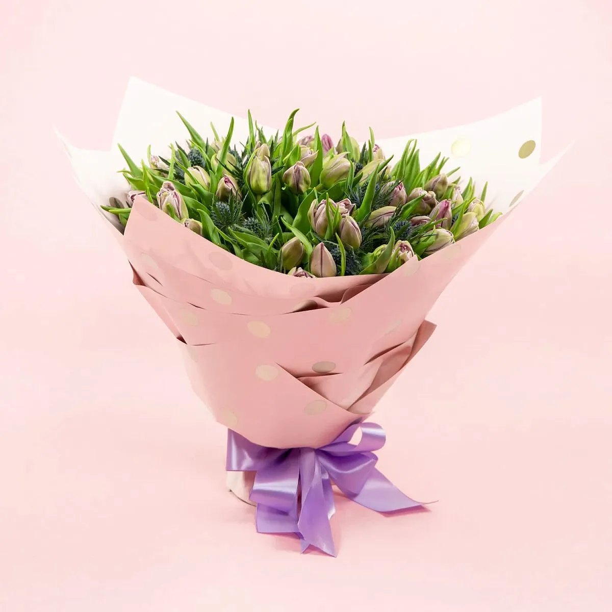 Букет из 49 тюльпанов и эрингиума