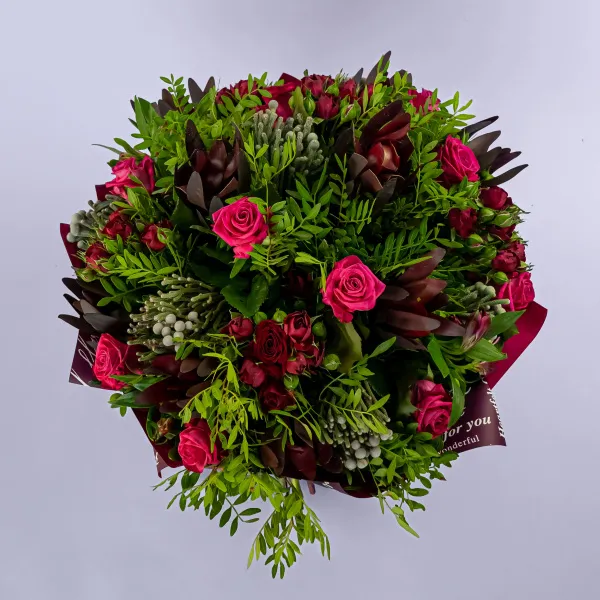 Букет из роз микс и альстромерий