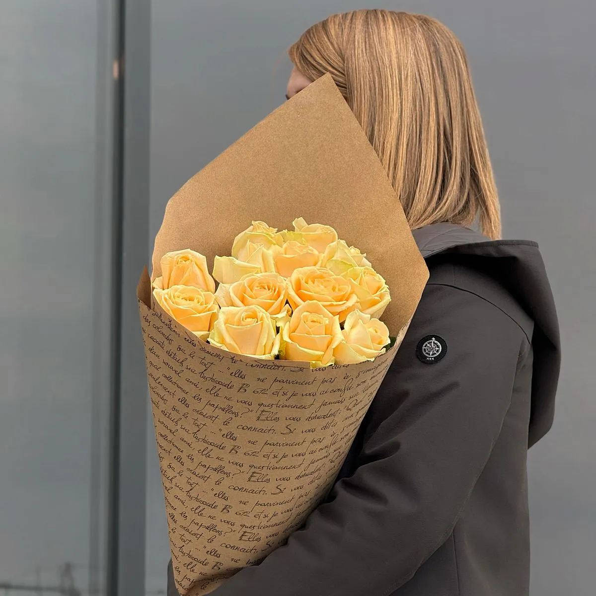 Букет из 13 кремовых роз (60 см)