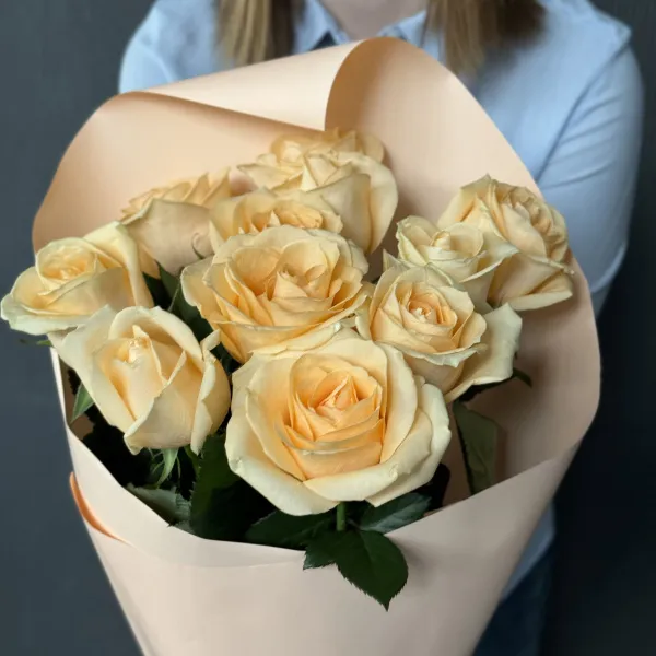 Букет из 11 кремовых роз (60 см)