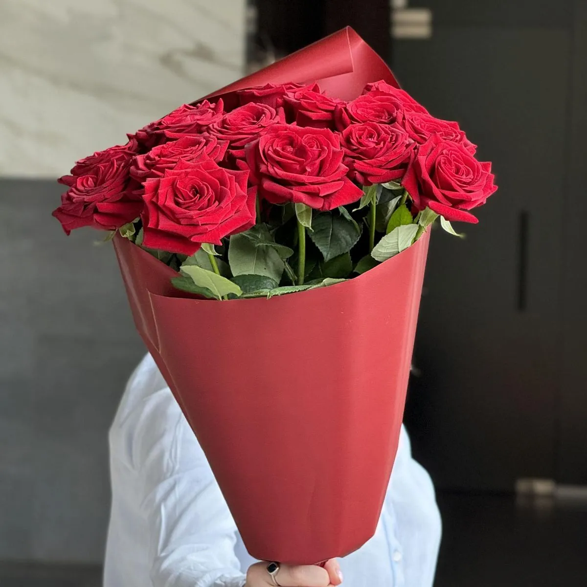 Букет из 15 красных роз (60 см)