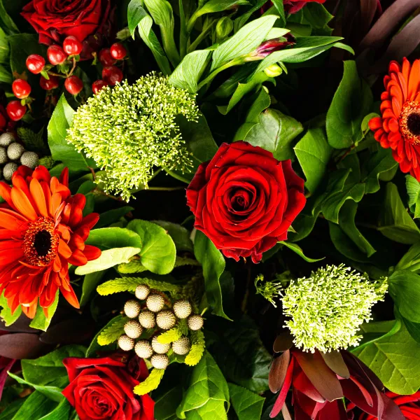 Букет из гербер, роз и альстромерий