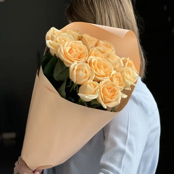 Букет из 15 кремовых роз (70 см)