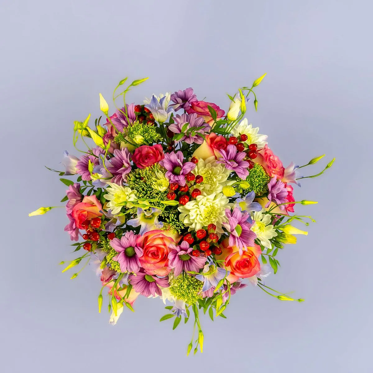 Розы, хризантемы микс, эустомы в коробке