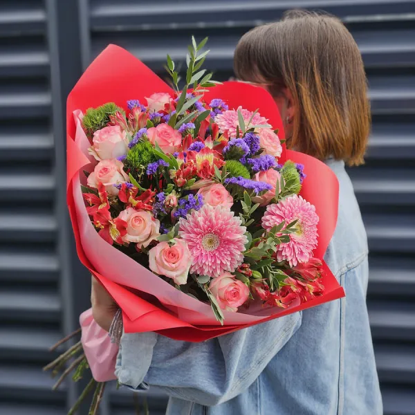 Букет из альстромерий, гербер и роз