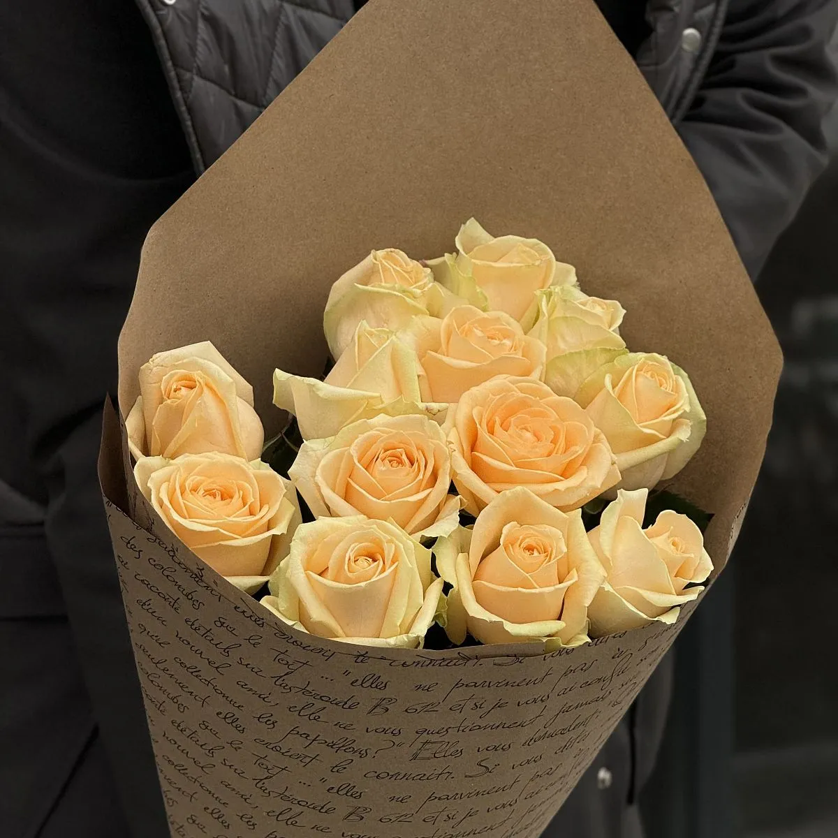 Букет из 13 кремовых роз (60 см)