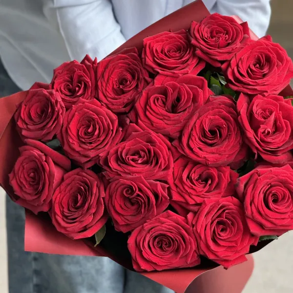 Букет из 19 красных роз (70 см)