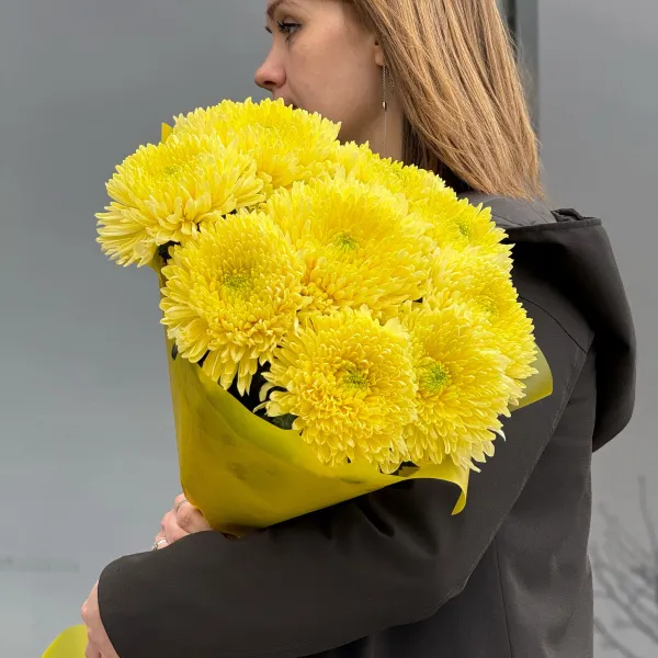 Букет из 9 жёлтых хризантем