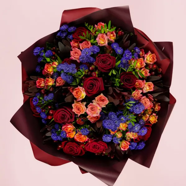 Букет из роз микс и астеров