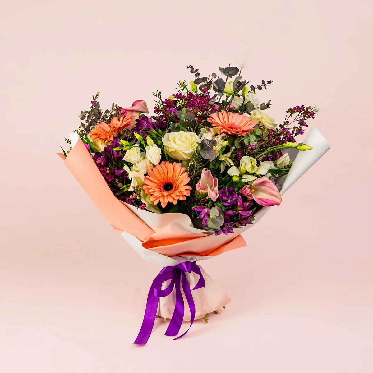 Букет из альстромерий, калл и эустом