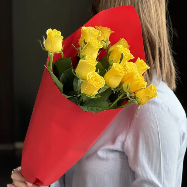 Букет из 13 жёлтых роз (70 см)