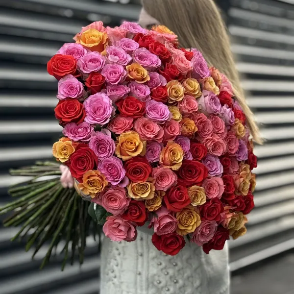 Букет 101 яркий микс роз эквадор (70см)
