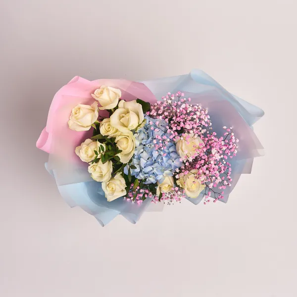 Букет из гортензии и белых роз (60 см)