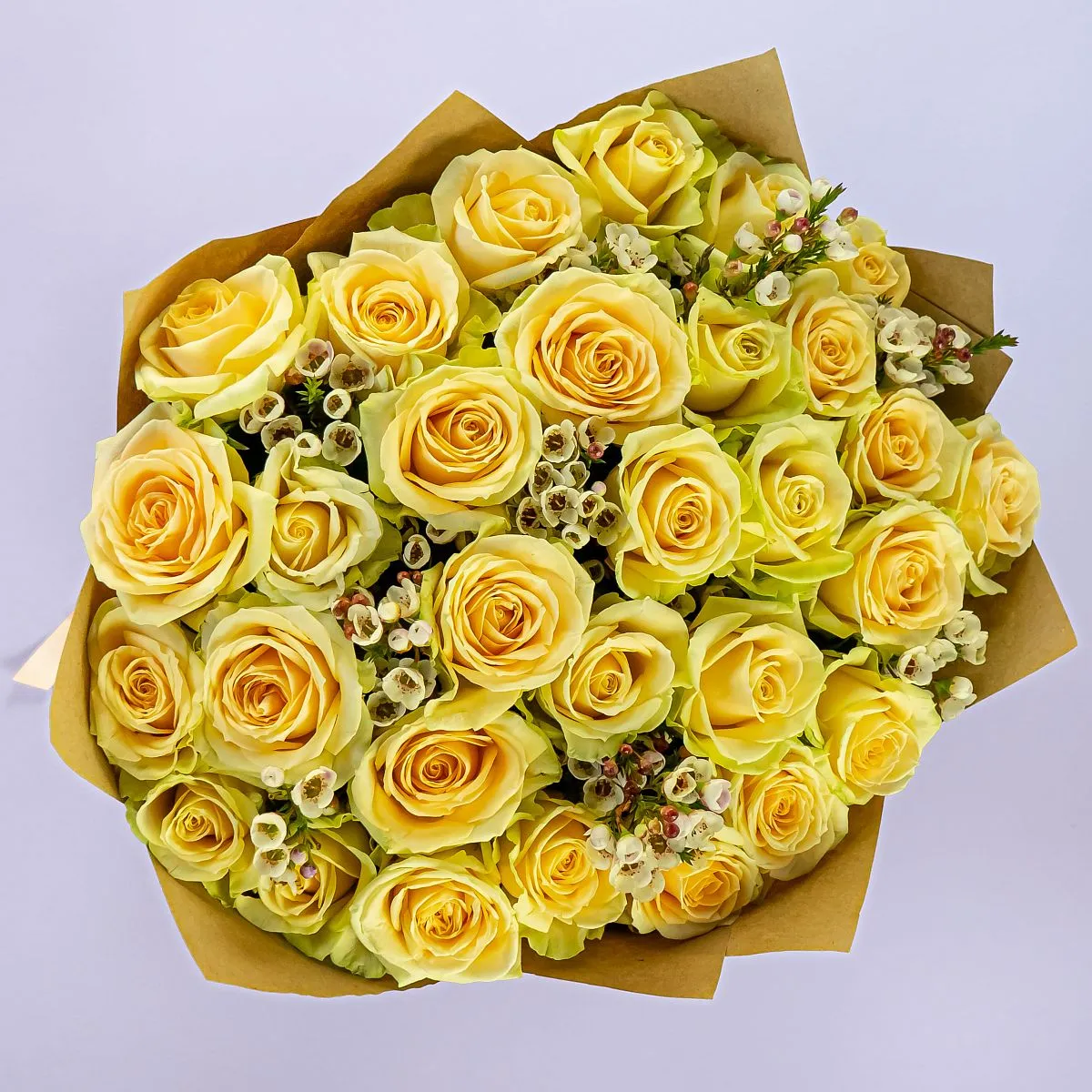 Букет из 31 кремовой розы