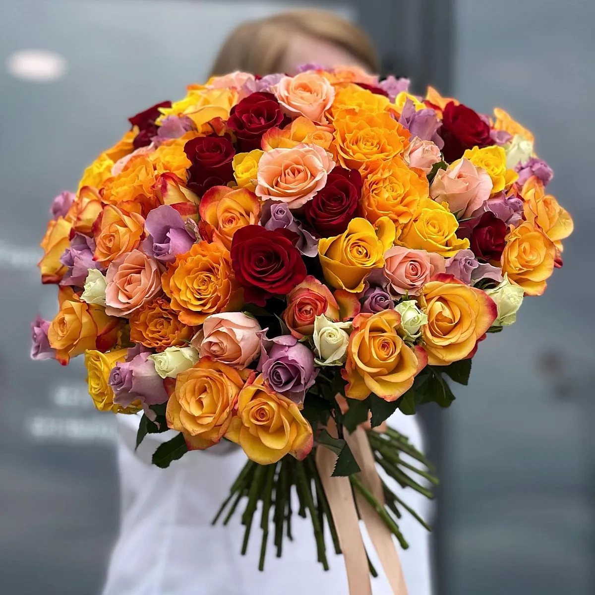 83 розы микс (35 см)