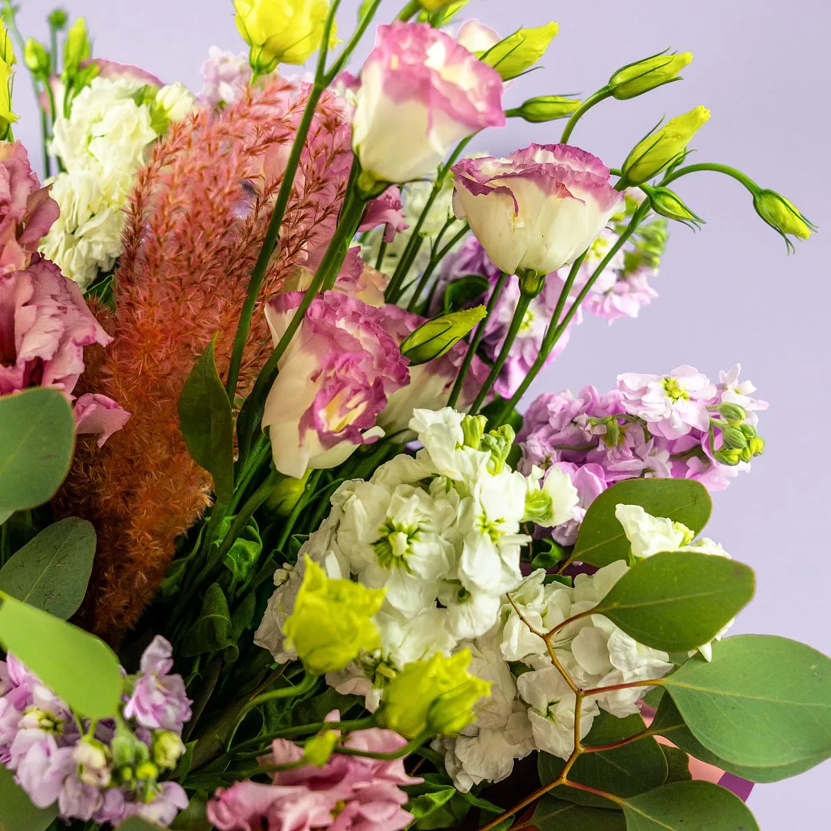 Букет из маттиол и эустом