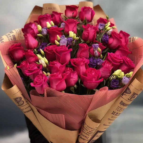 Букет роз и эустом (60 см)