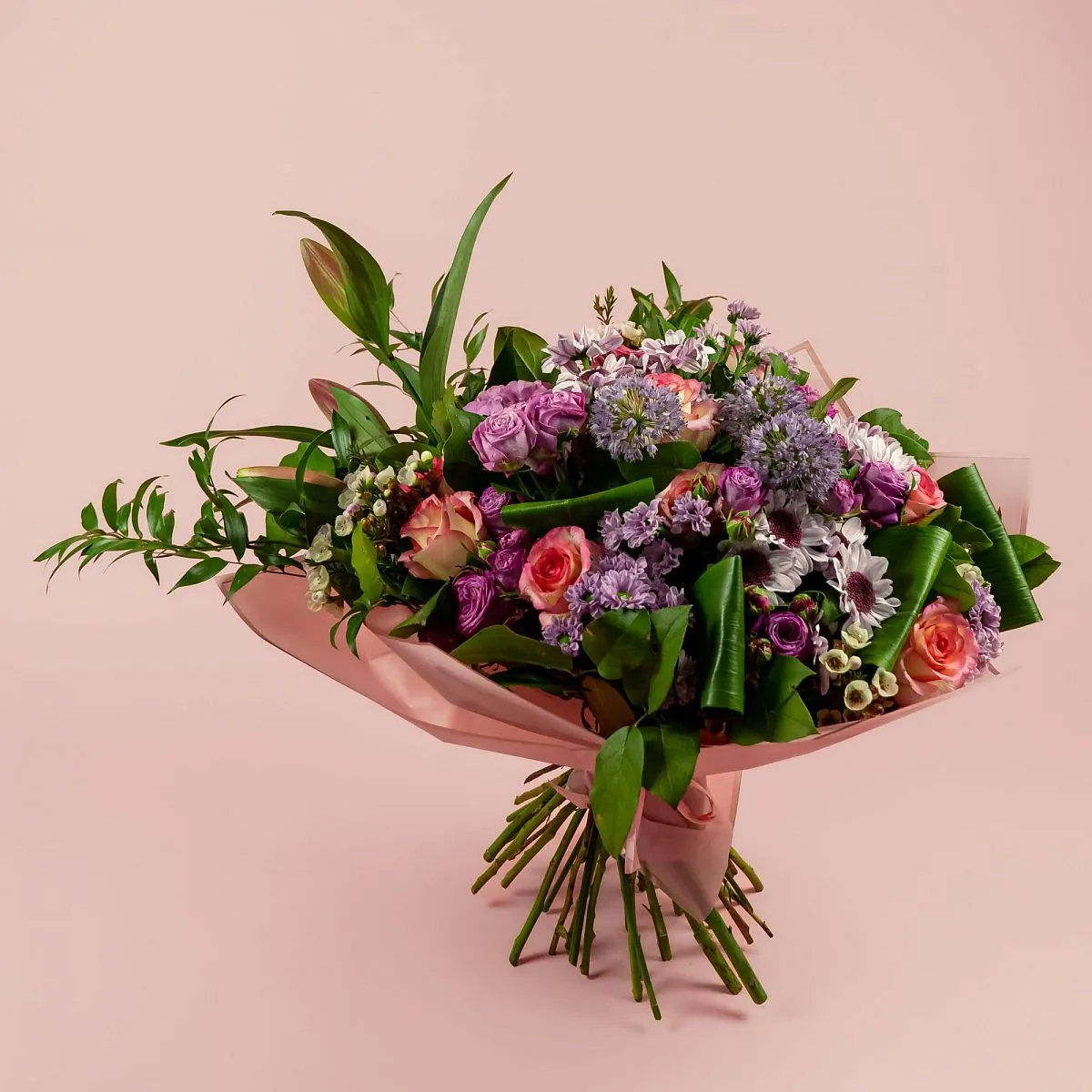 Букет из роз микс, лилии и гортензии