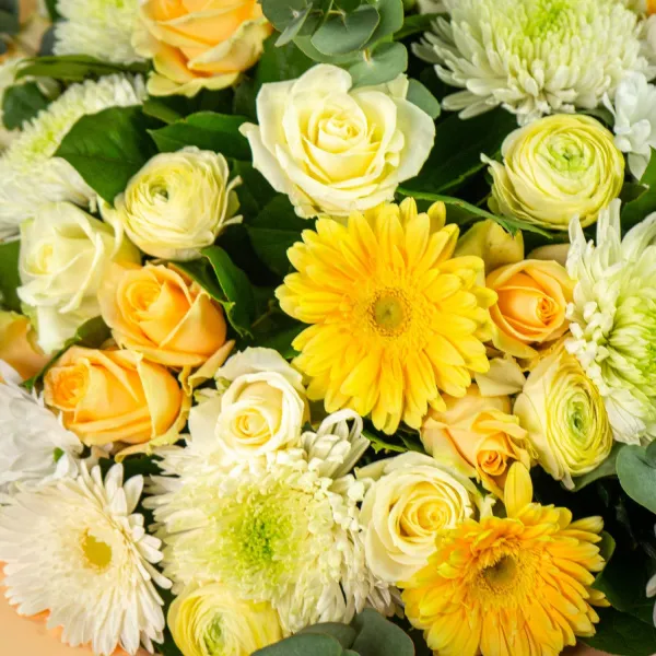 Букет из роз, хризантем микс и гербер
