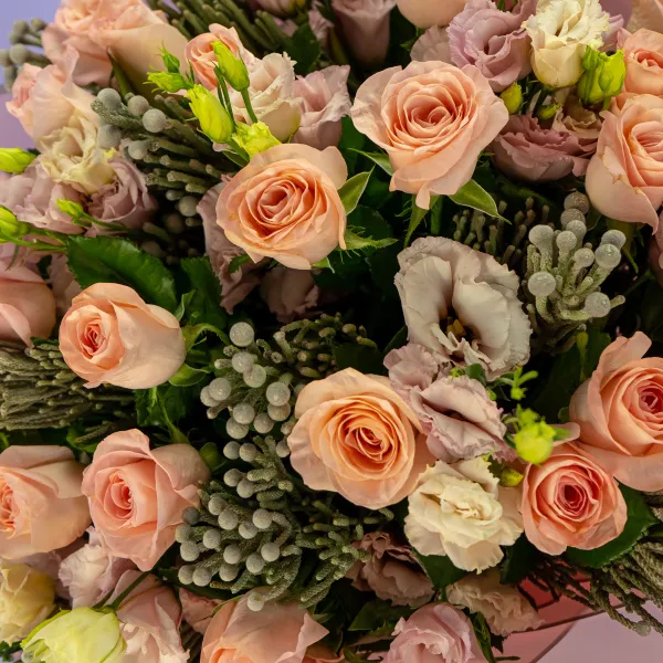 Букет из 29 роз и эустом