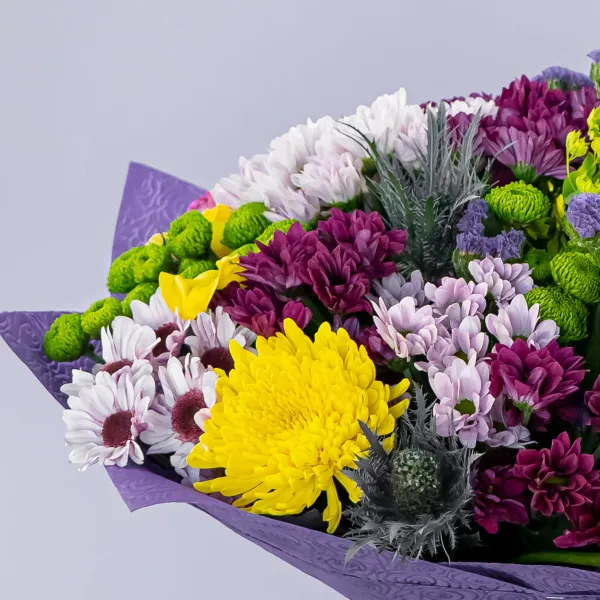 Букет из хризантем микс и роз микс