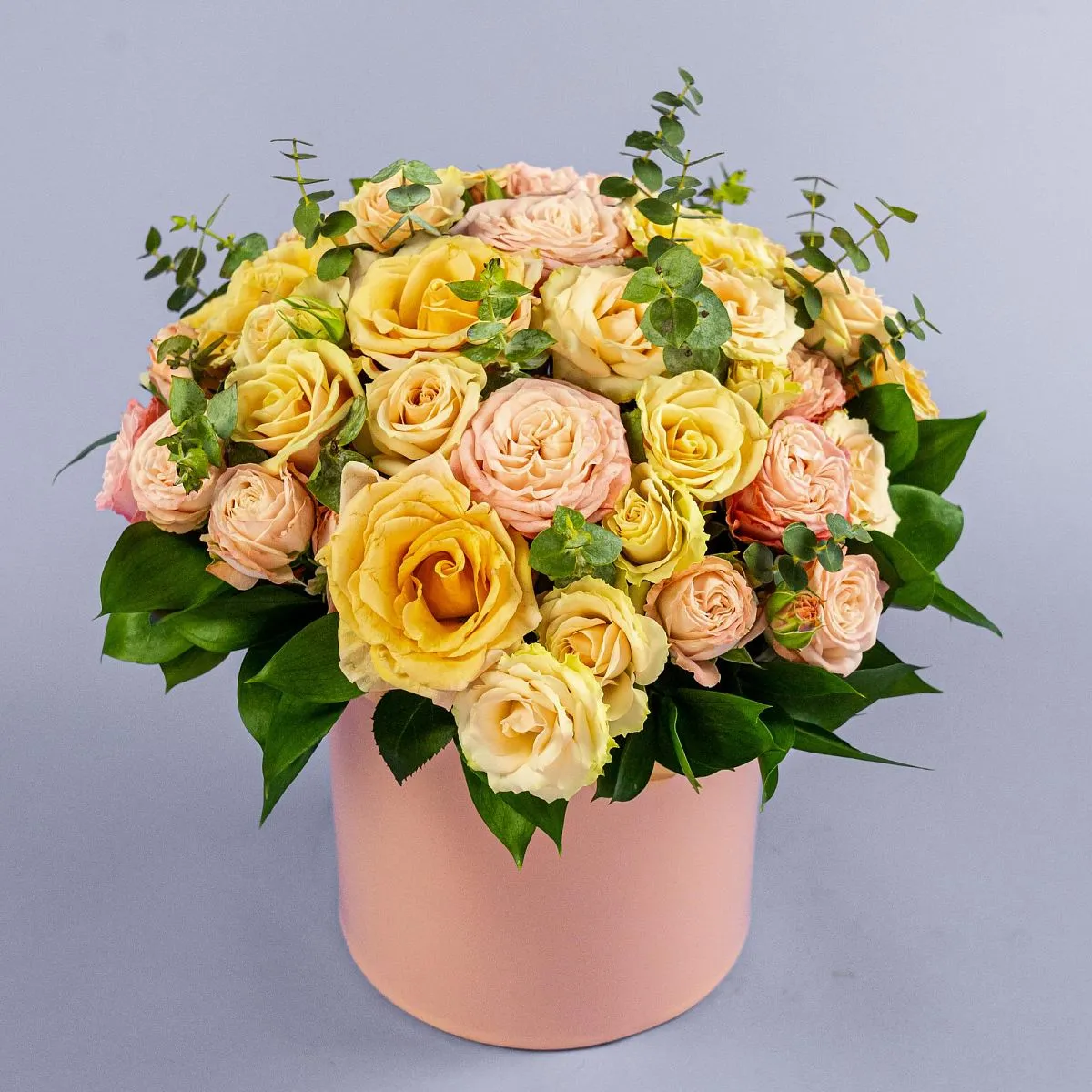 21 роза микс в коробке