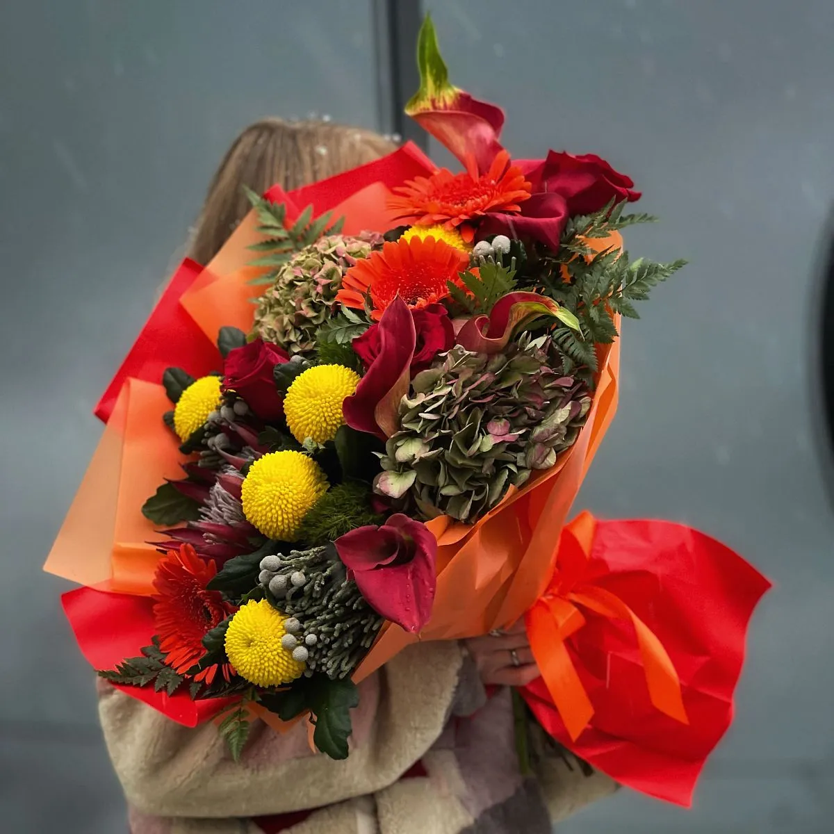 Огромный букет из гербер, хризантем и роз