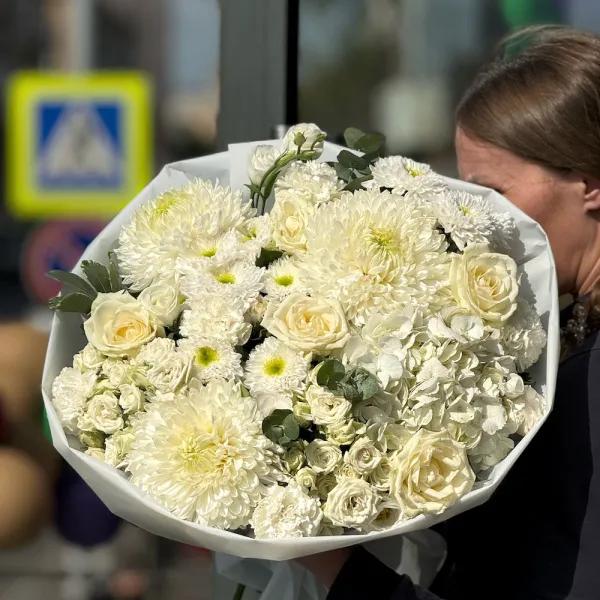 Букет из гвоздик и роз