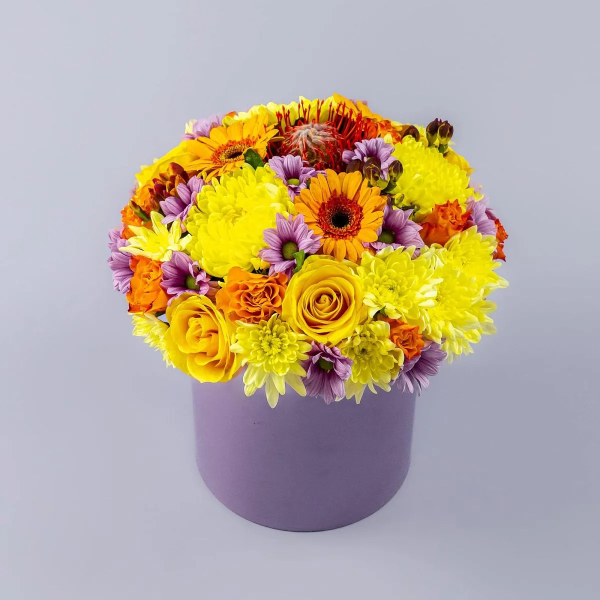 Розы микс и хризантемы микс в коробке