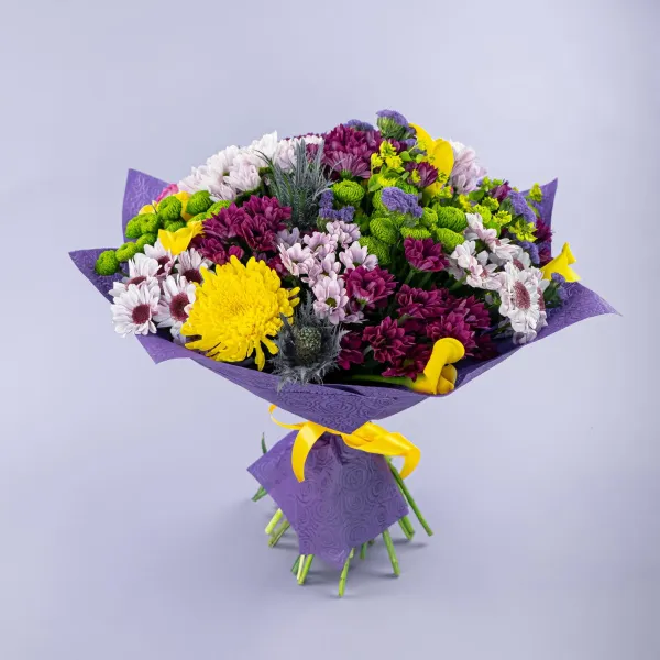 Букет из хризантем микс и роз микс