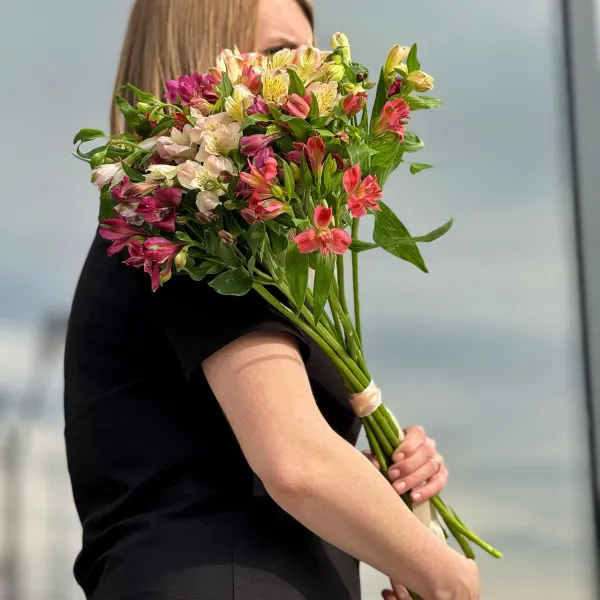 15 альстромерии