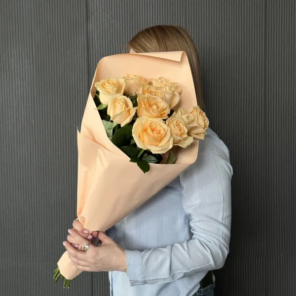 Букет из 11 кремовых роз (60 см)