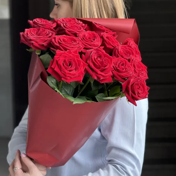 Букет из 15 красных роз (70 см)