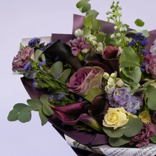 Букет из роз, калл и брассики