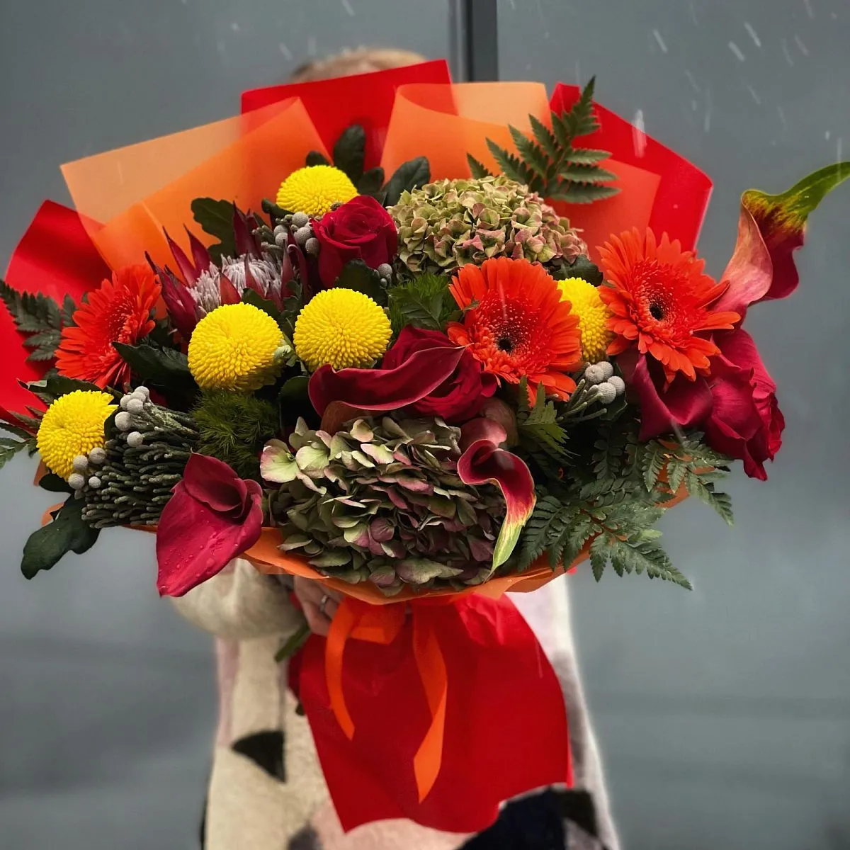 Огромный букет из гербер, хризантем и роз