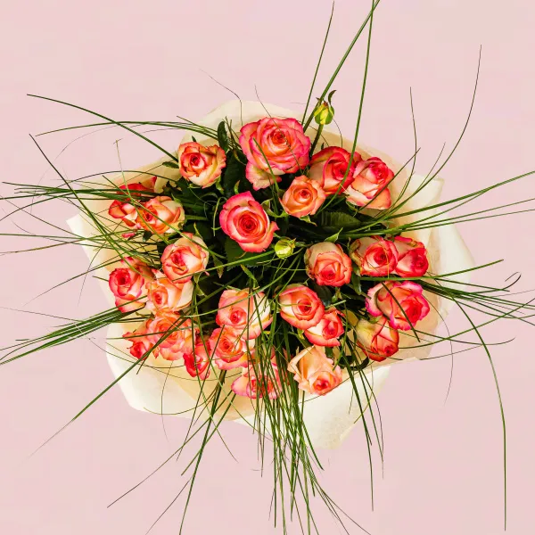 Букет из роз и берграсса