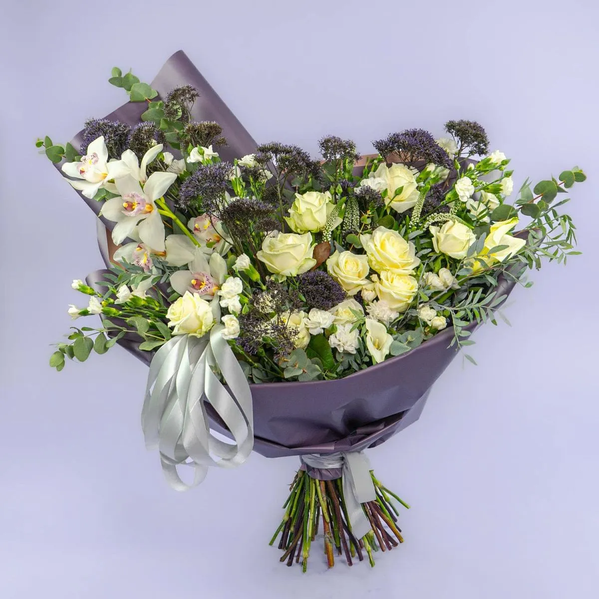 Букет из орхидеи, роз и гвоздик