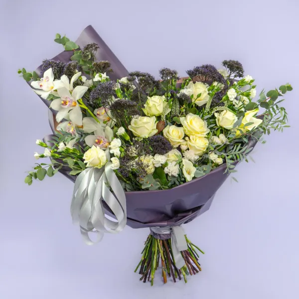 Букет из орхидеи, роз и гвоздик