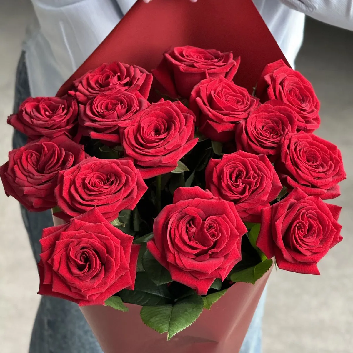 Букет из 15 красных роз (60 см)