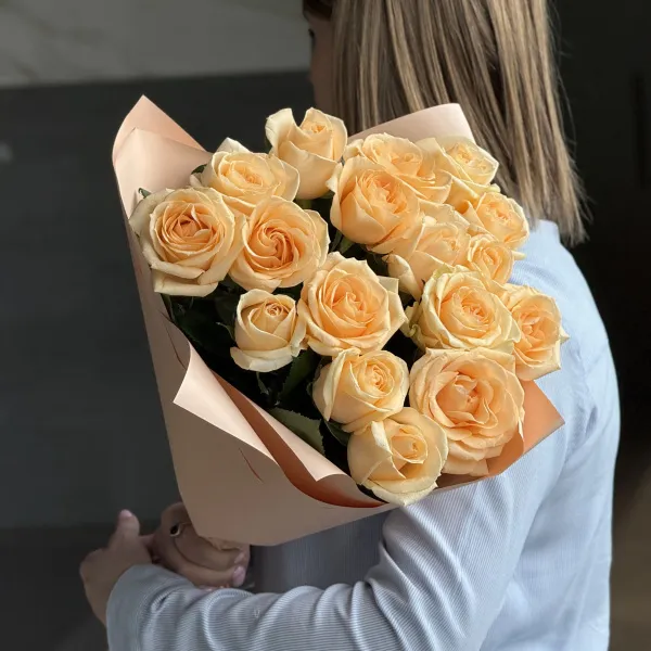 Букет из 17 кремовых роз (70 см)