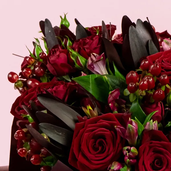 Букет из бордовых роз микс