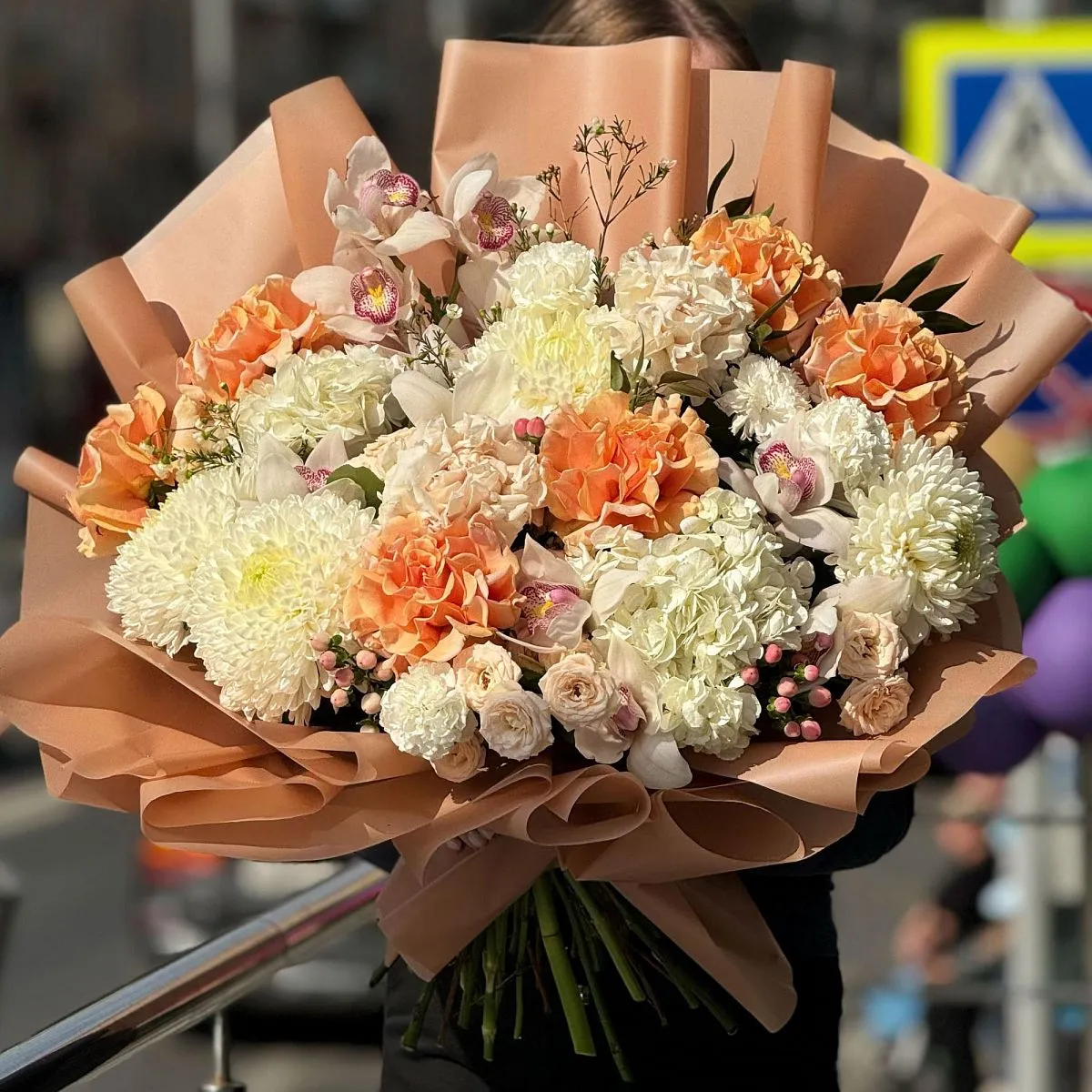 Огромный букет из роз