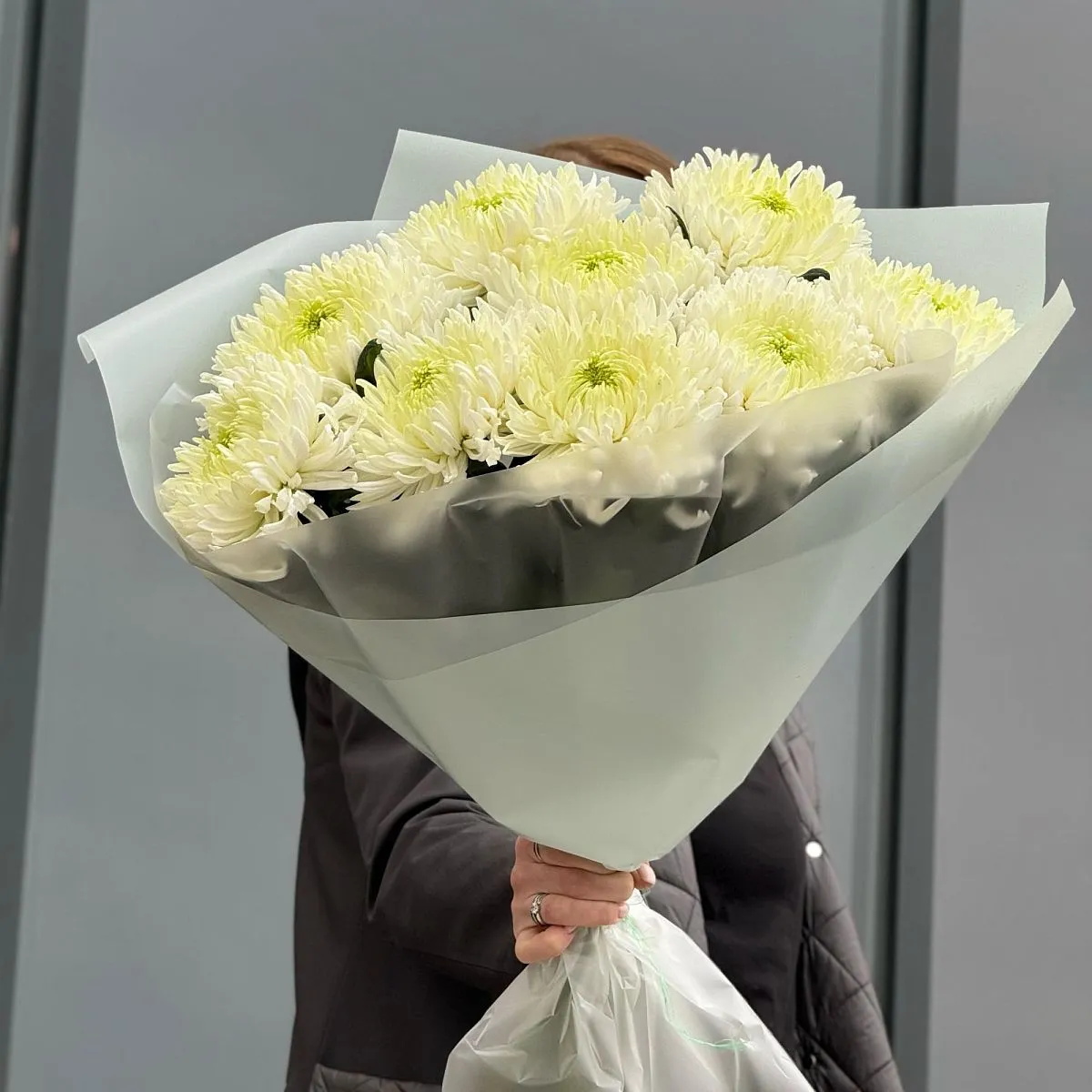 Букет из 9 белых хризантем
