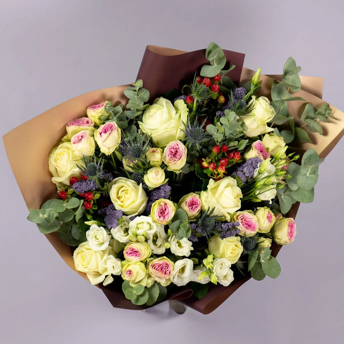 Букет из роз микс, хризантем и эустом