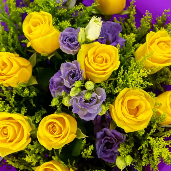 Букет из эустом и жёлтых роз