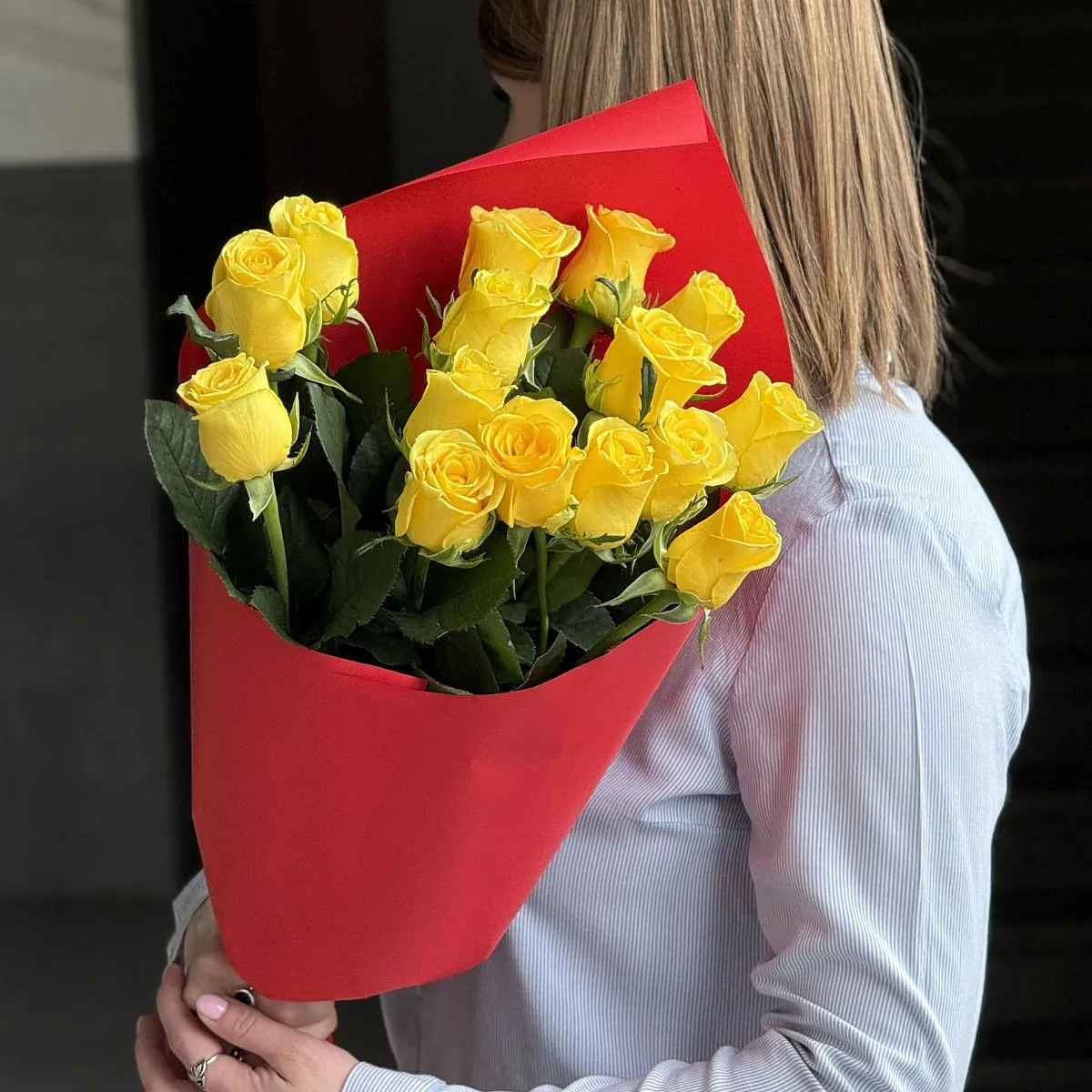 Букет из 15 жёлтых роз (60 см)