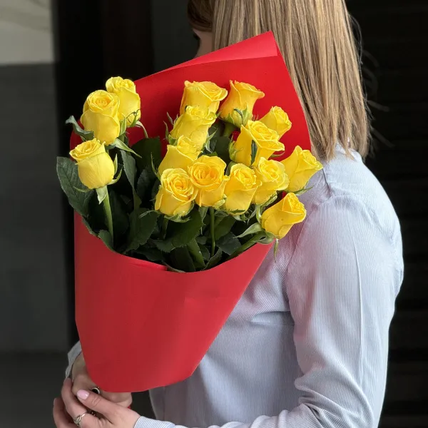 Букет из 15 жёлтых роз (70 см)