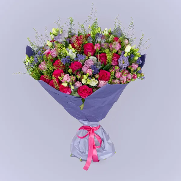 Букет из роз микс и эустом