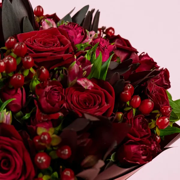 Букет из бордовых роз микс